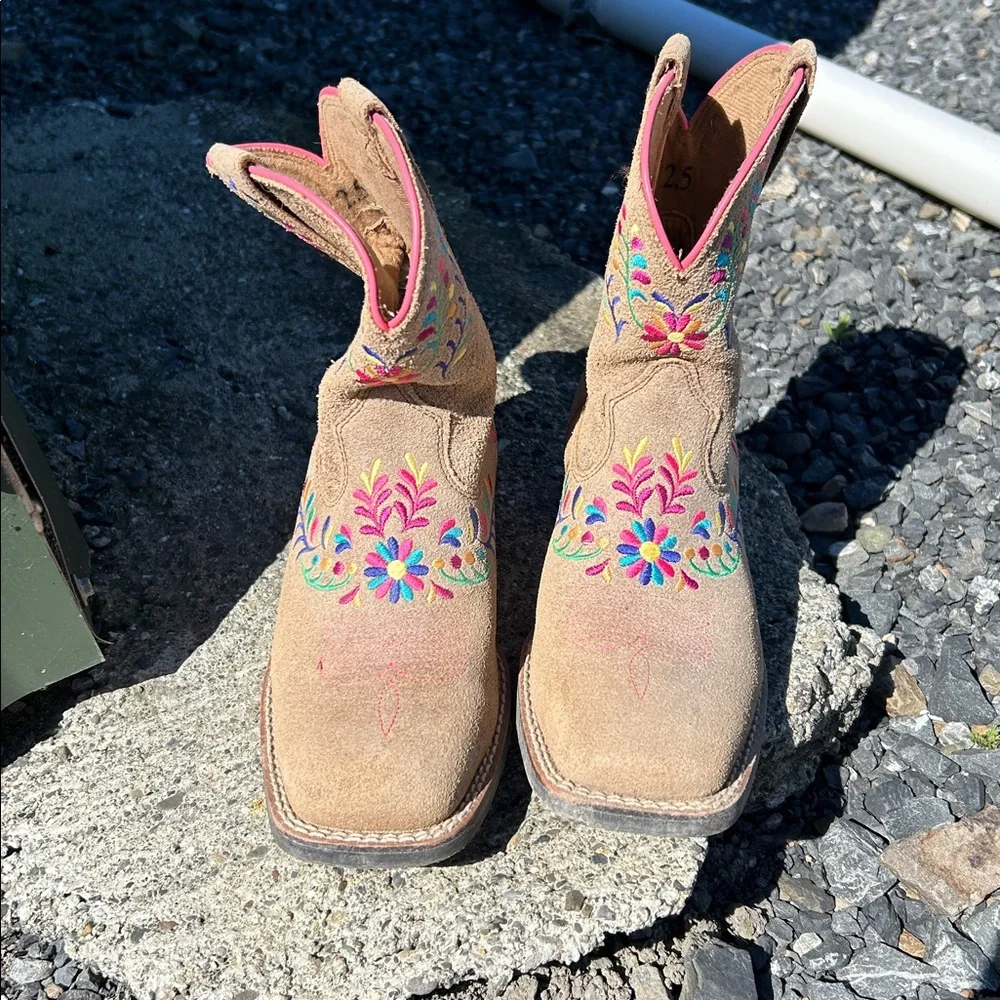 ARIAT “Wiggle Room” kids western boots sz: 2.5 - floral embroidery - Picture 3 of 11